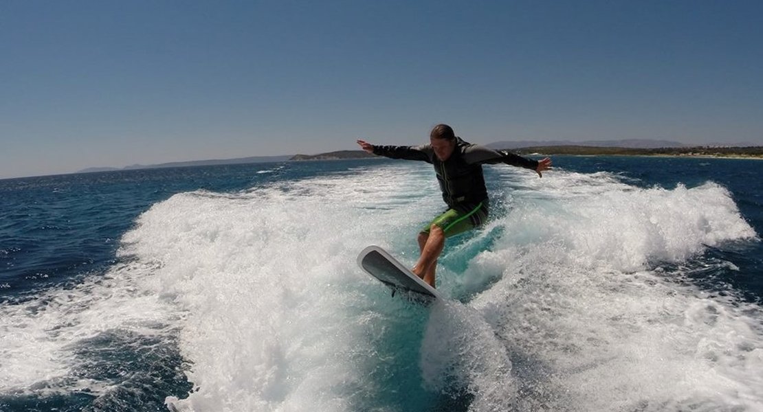 How to Handle a Boat's Wake GetMyBoat Tips