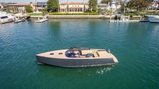 Cruising in Newport Beach aboard a private yacht —calm waters, luxury coastal homes, and Southern California sunshine.
